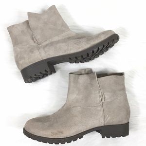 AMERICAN EAGLE ANKLE BOOTS
